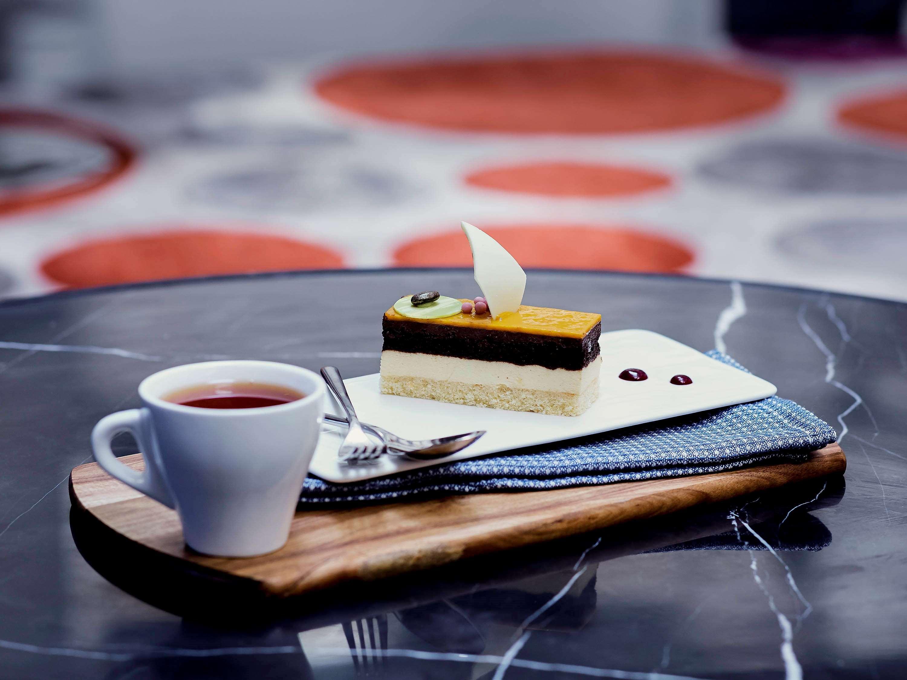 Pullman Melbourne Albert Park Extérieur photo A cup of tea and a cake