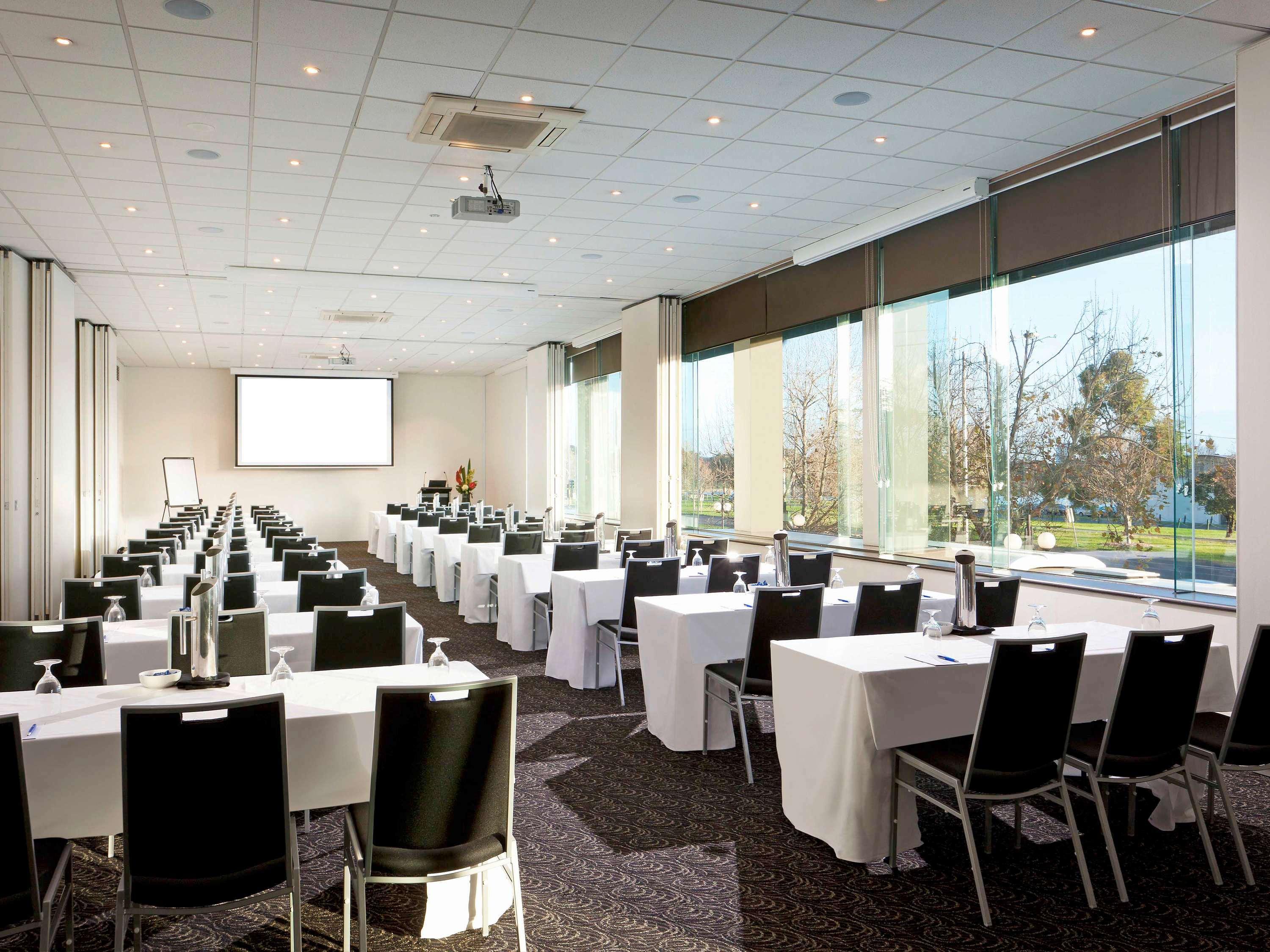 Pullman Melbourne Albert Park Extérieur photo The River Room